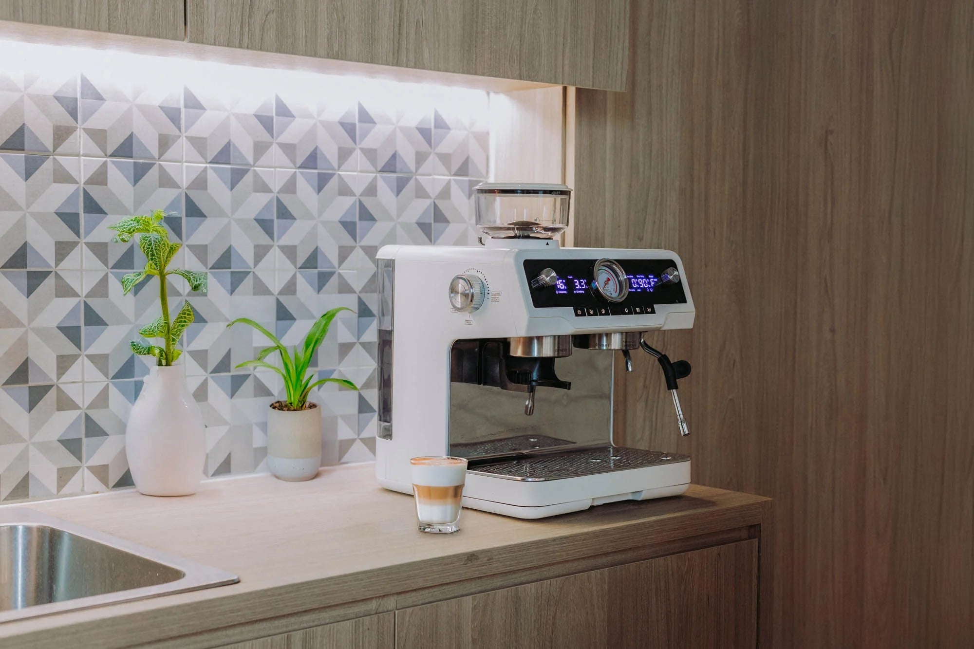 Clean, compact design that fits beautifully into any kitchen